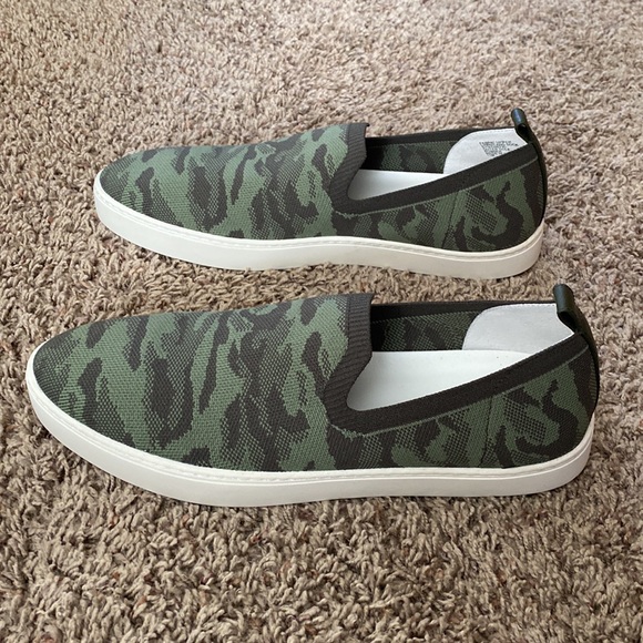 Banana Republic Recycled Knit Slip-On Sneaker in Camouflage - Picture 4 of 9